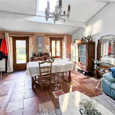 Jolie Maison Avec Jacuzzi