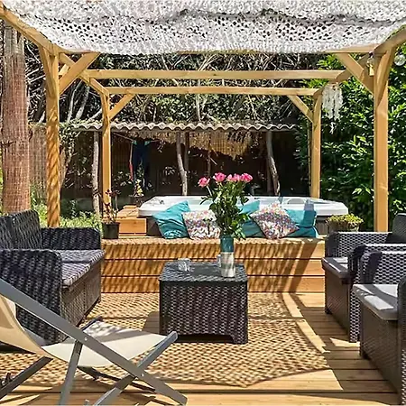 Jolie Maison Avec Jacuzzi